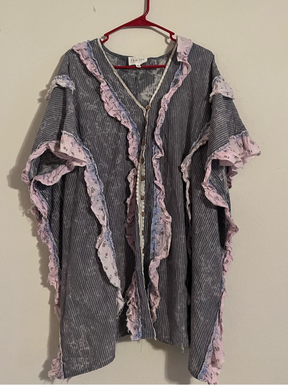 OLÍ & HALI Striped Distressed Tunic Top size LARGE - Picture 2 of 4